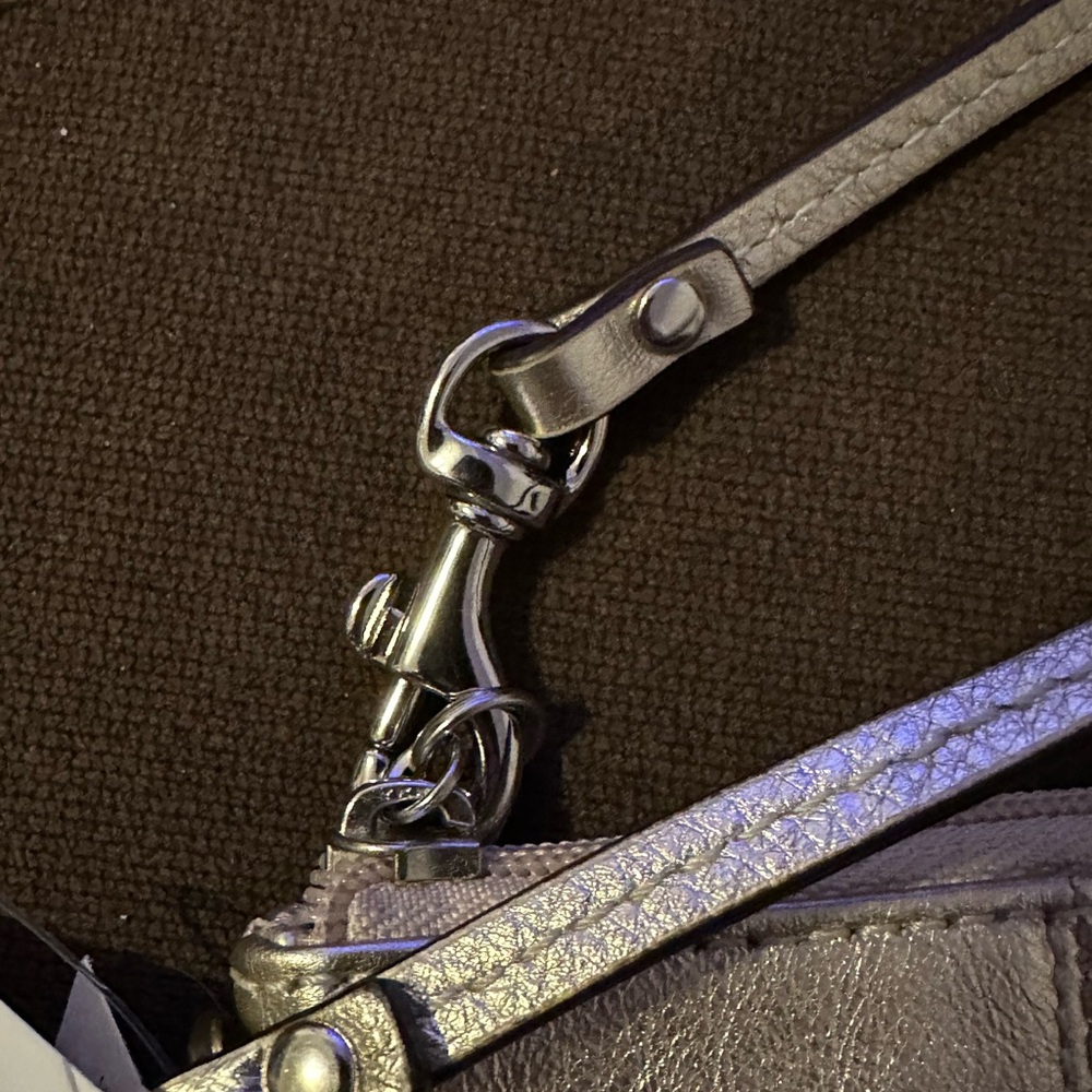 Coach wristlet NWT gold‎ - Picture 5 of 11